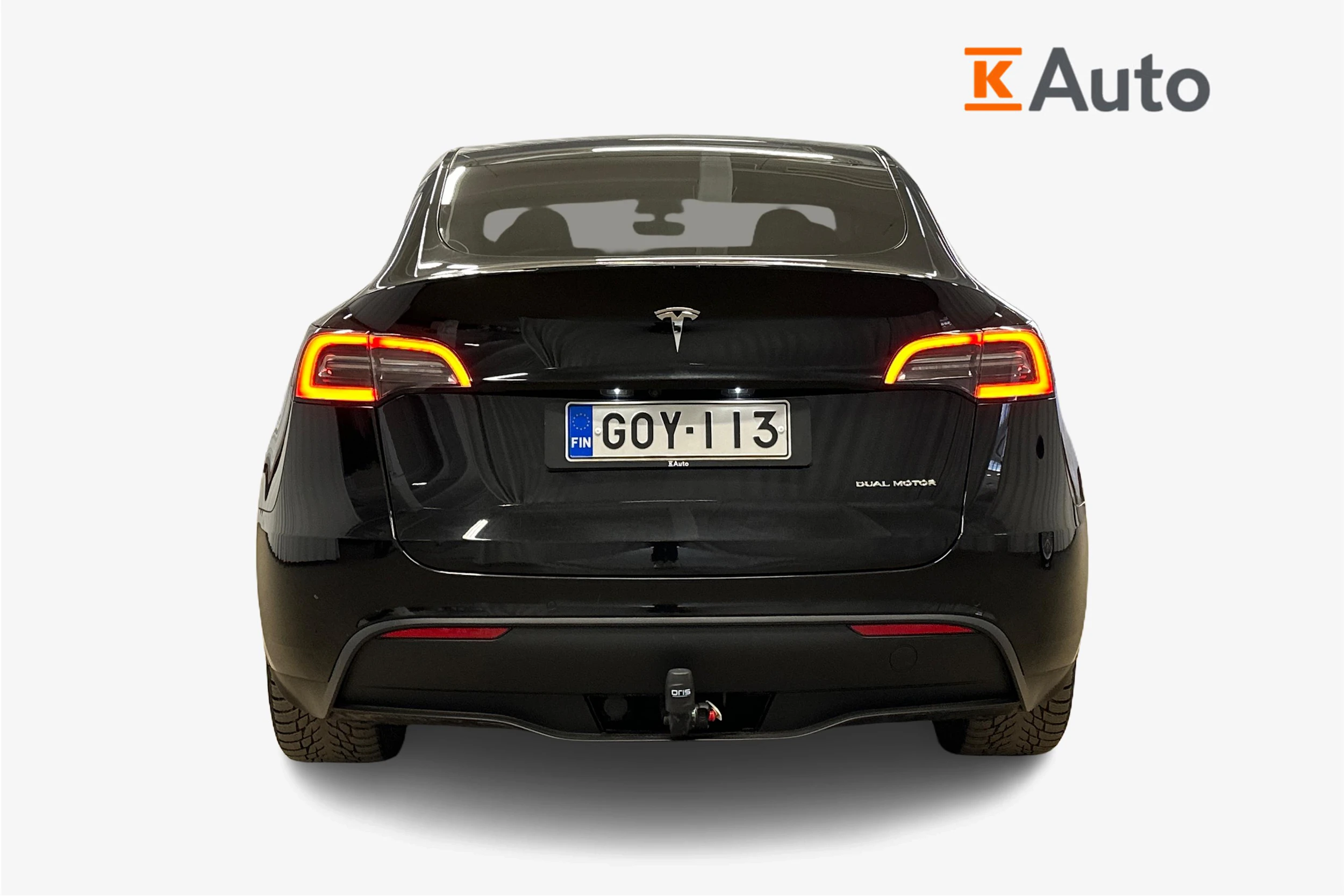 musta Tesla Model Y 2021 kuva 3.