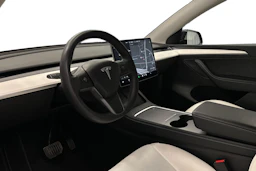 musta Tesla Model Y 2021 kuva 6.