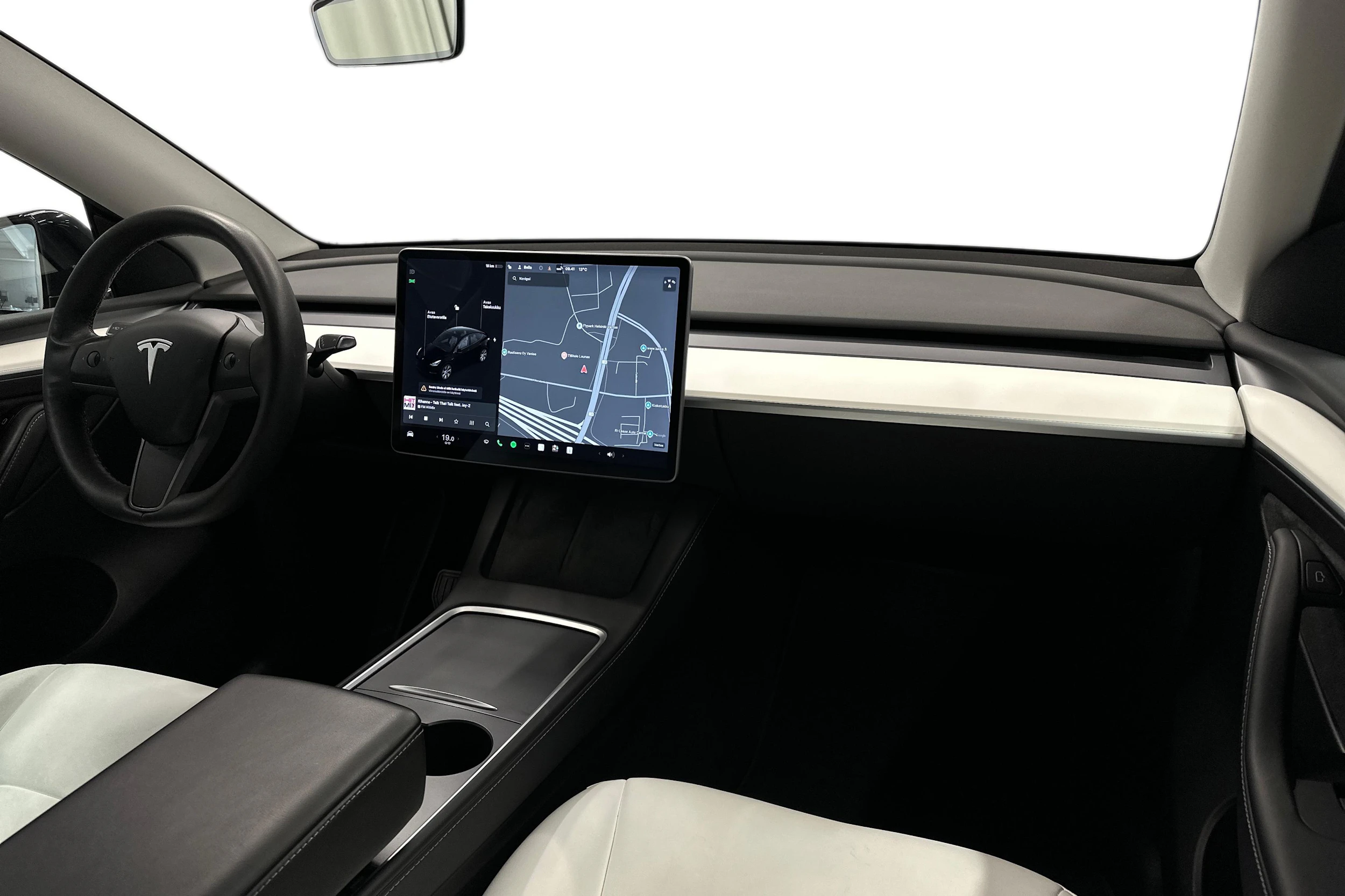 musta Tesla Model Y 2021 kuva 7.