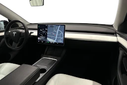 musta Tesla Model Y 2021 kuva 7.