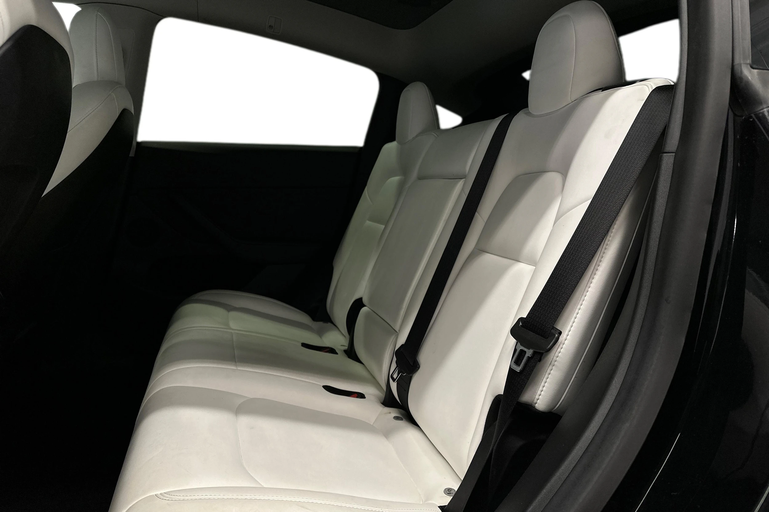 musta Tesla Model Y 2021 kuva 8.