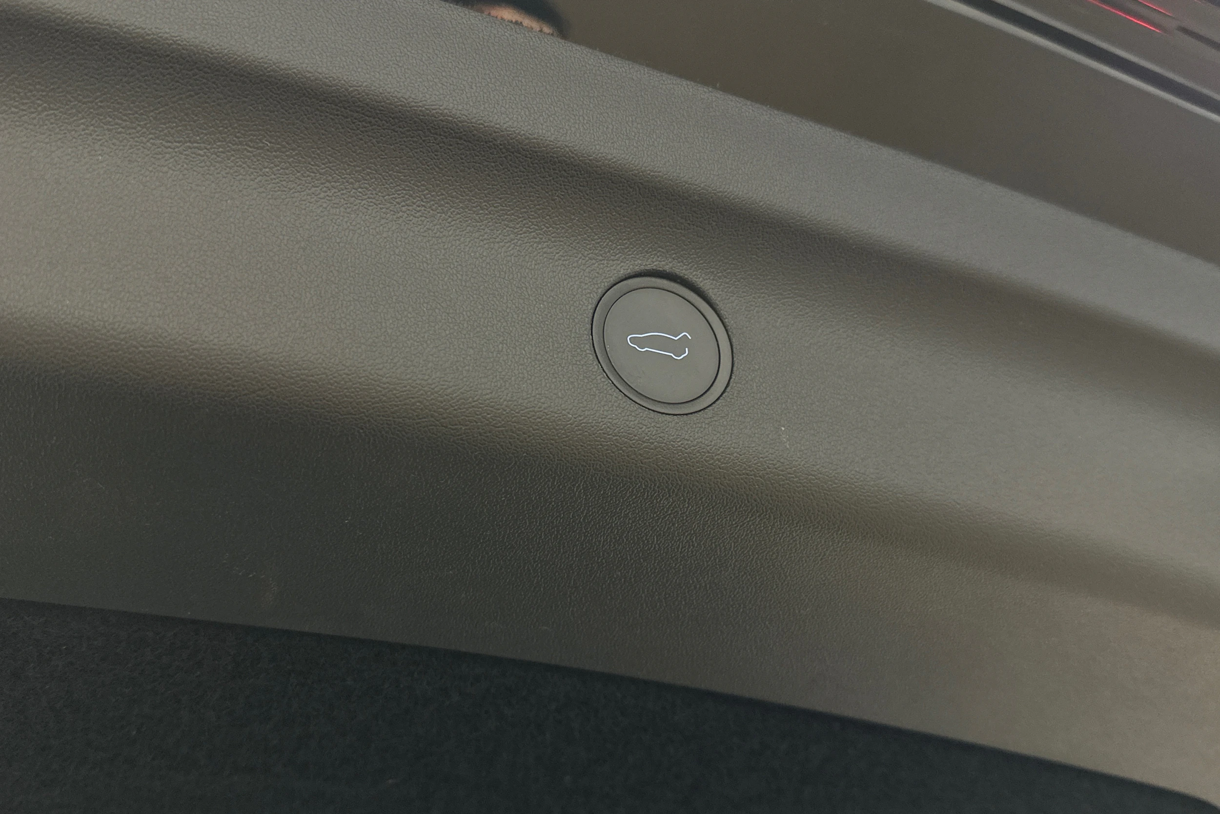 musta Tesla Model Y 2021 kuva 12.