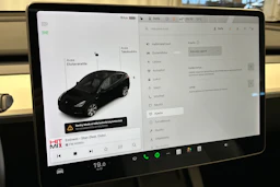 musta Tesla Model Y 2021 kuva 21.