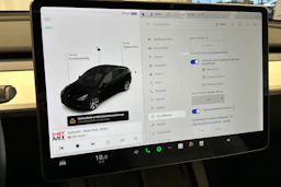 musta Tesla Model Y 2021 kuva 22.