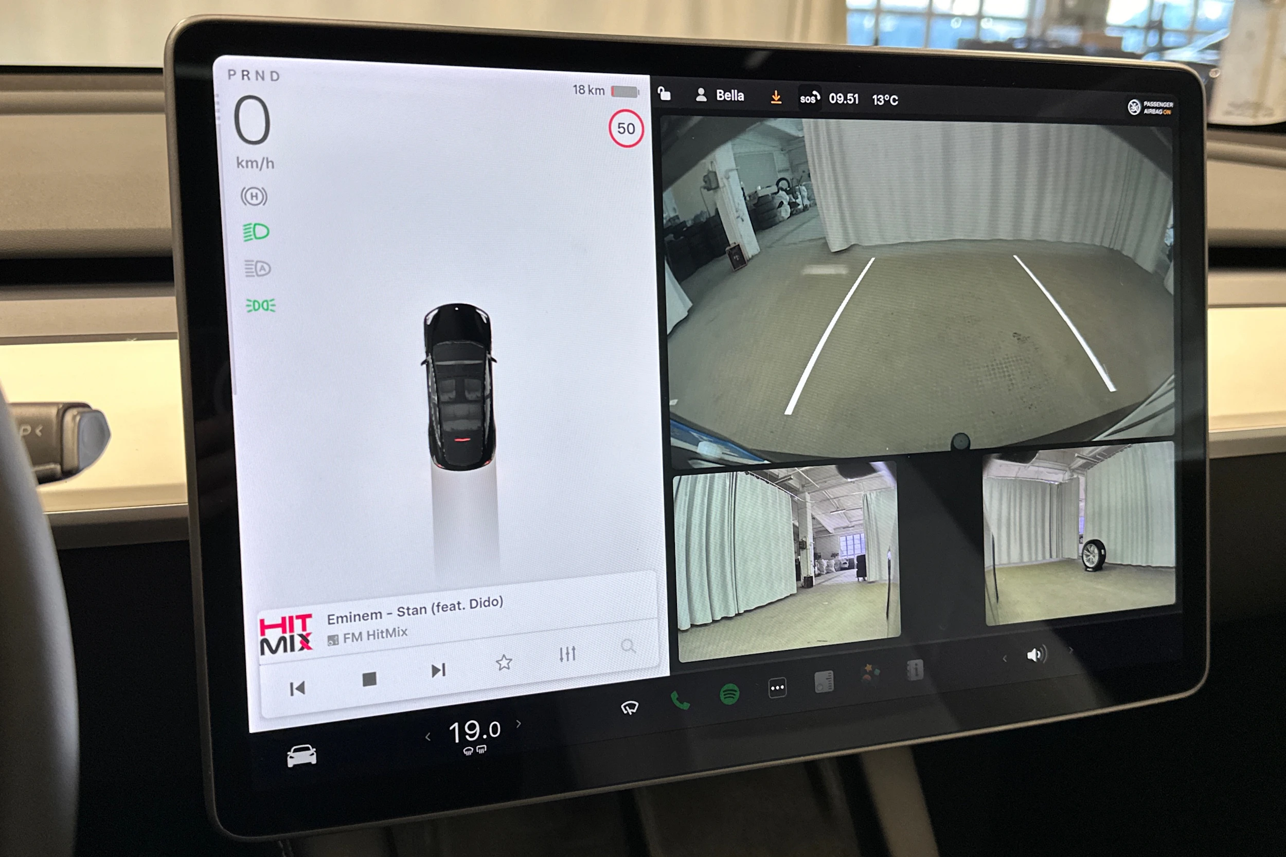 musta Tesla Model Y 2021 kuva 26.