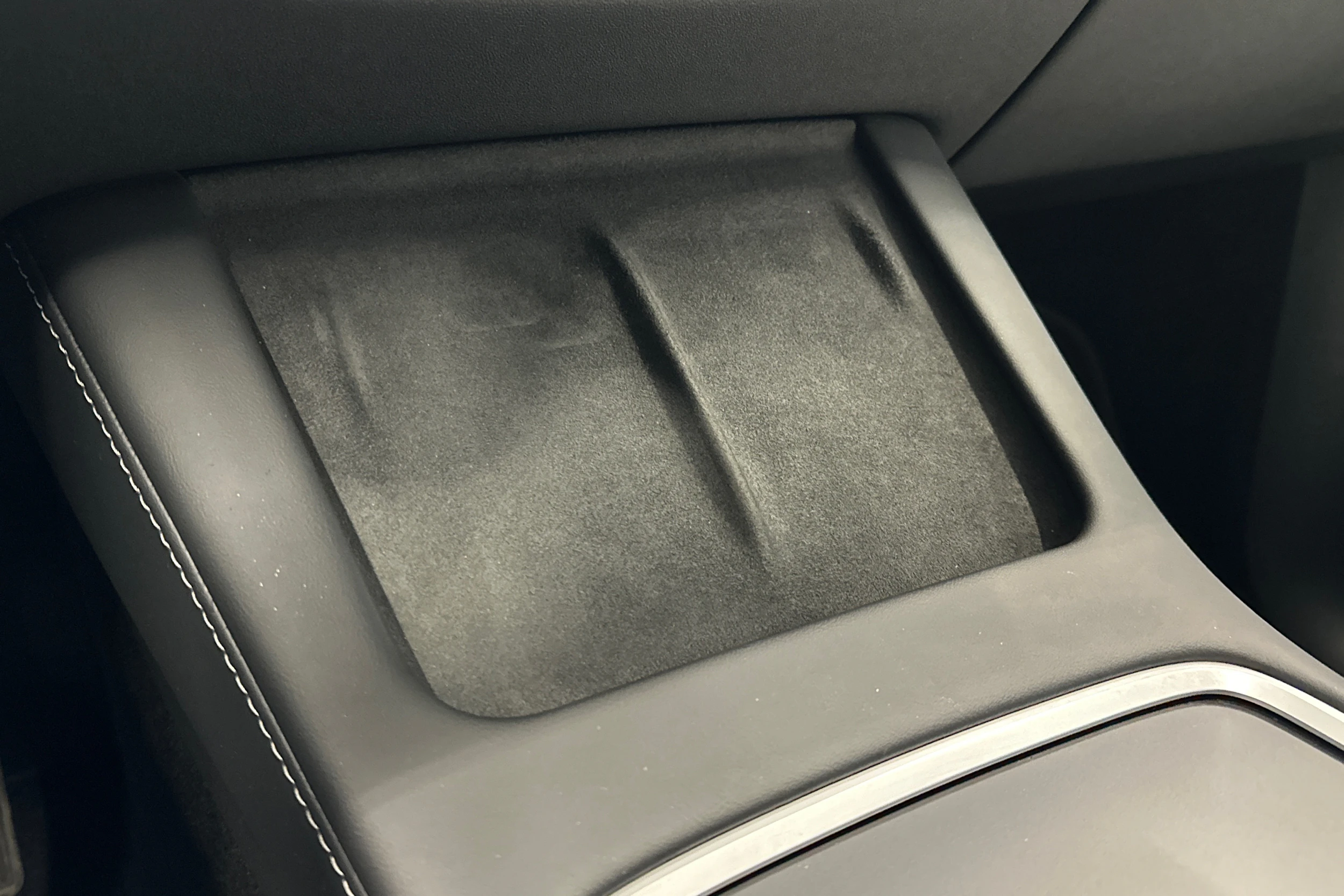 musta Tesla Model Y 2021 kuva 27.