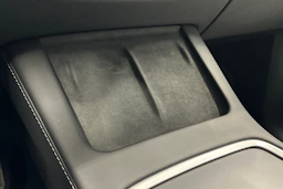 musta Tesla Model Y 2021 kuva 27.