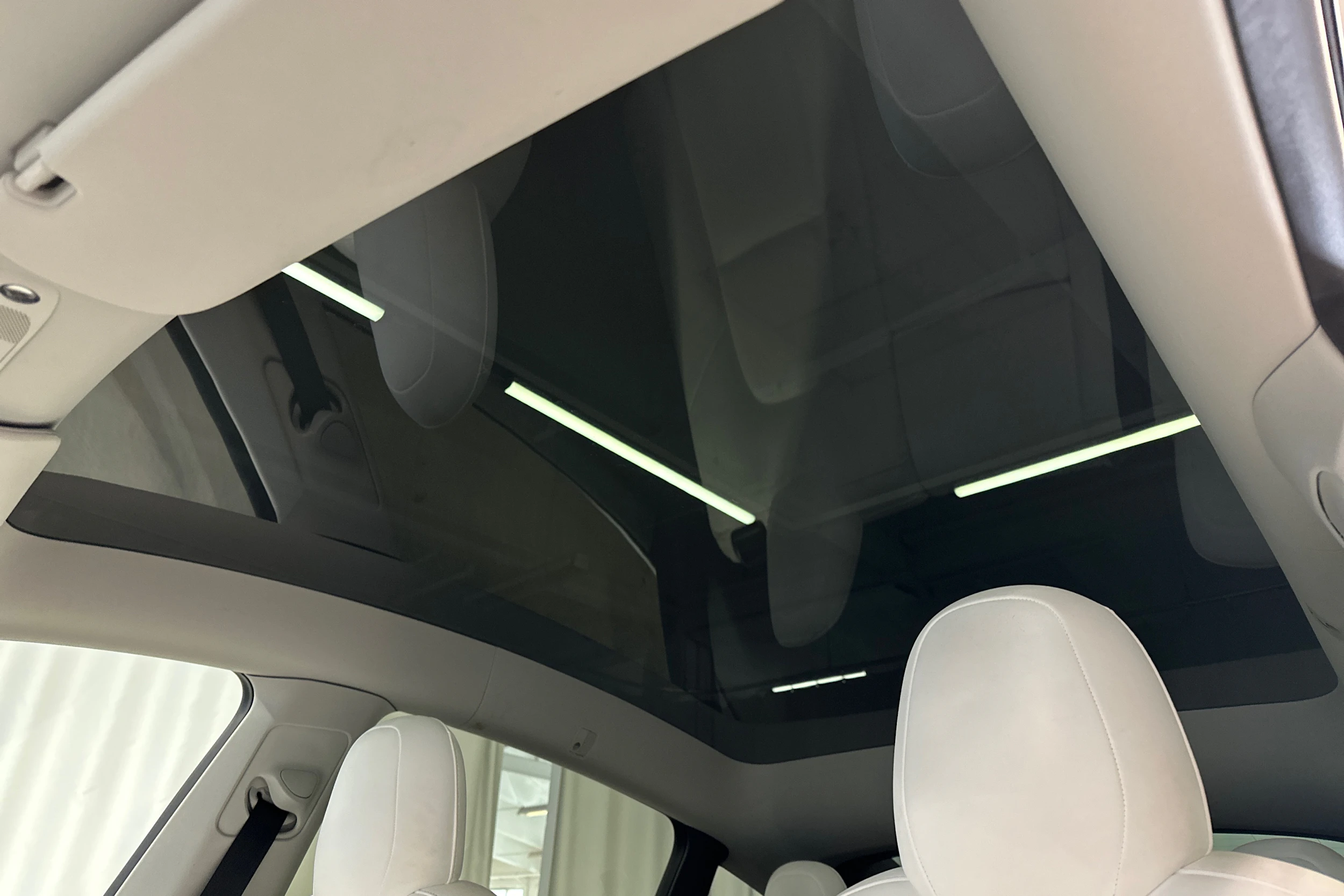 musta Tesla Model Y 2021 kuva 28.