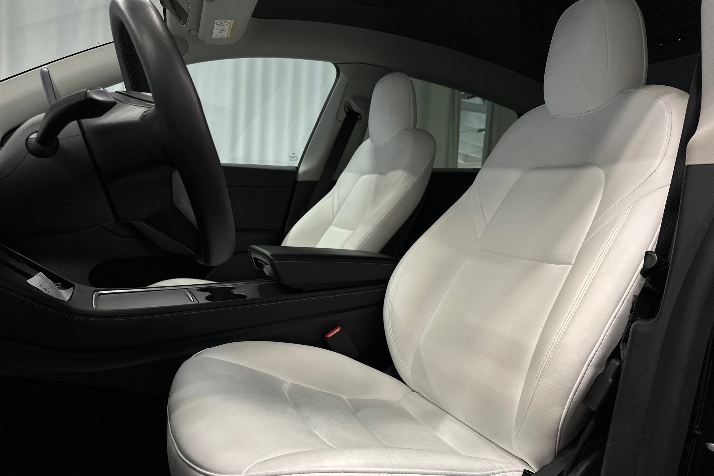 musta Tesla Model Y 2021 kuva 29.