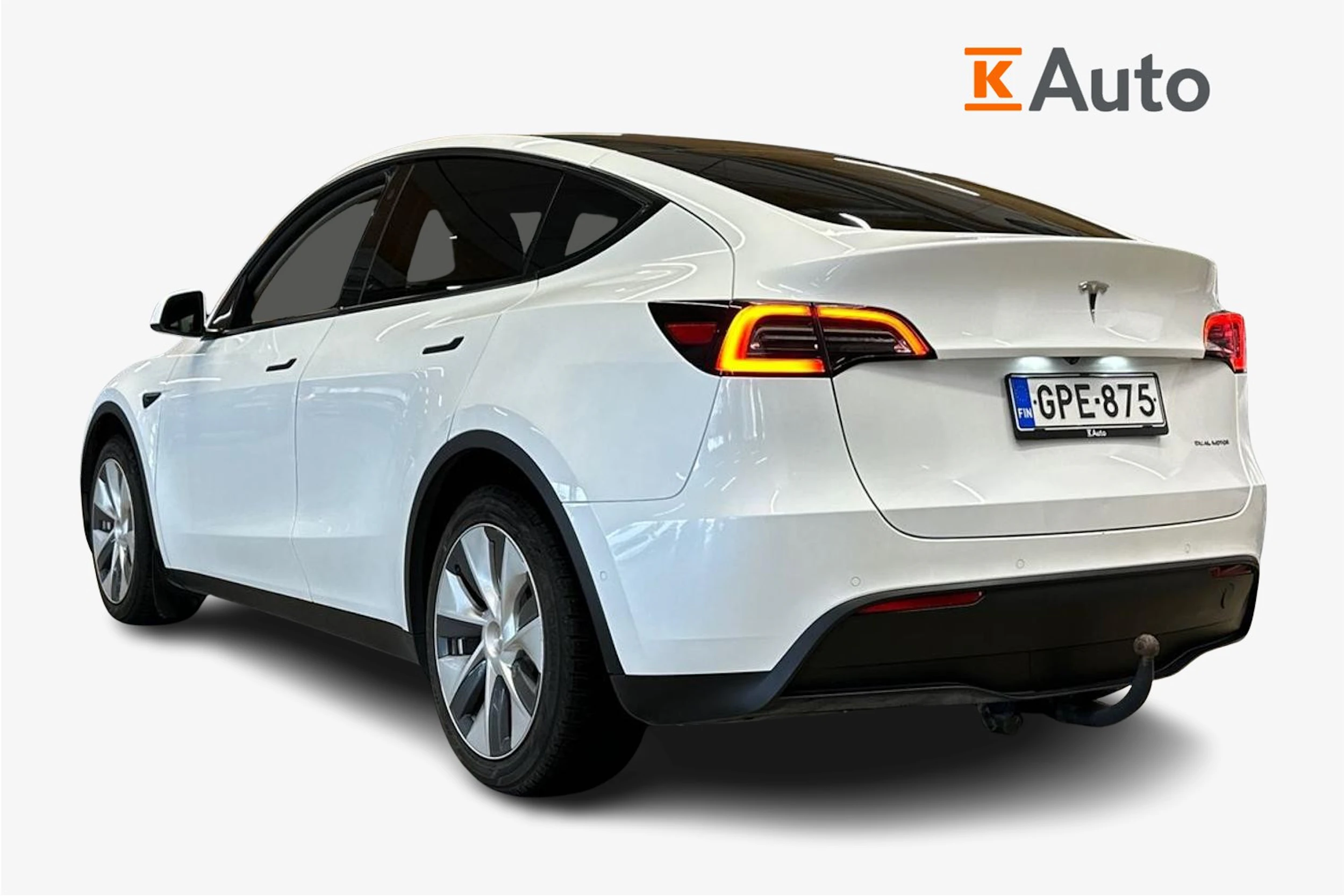 valkoinen Tesla Model Y 2021 kuva 2.