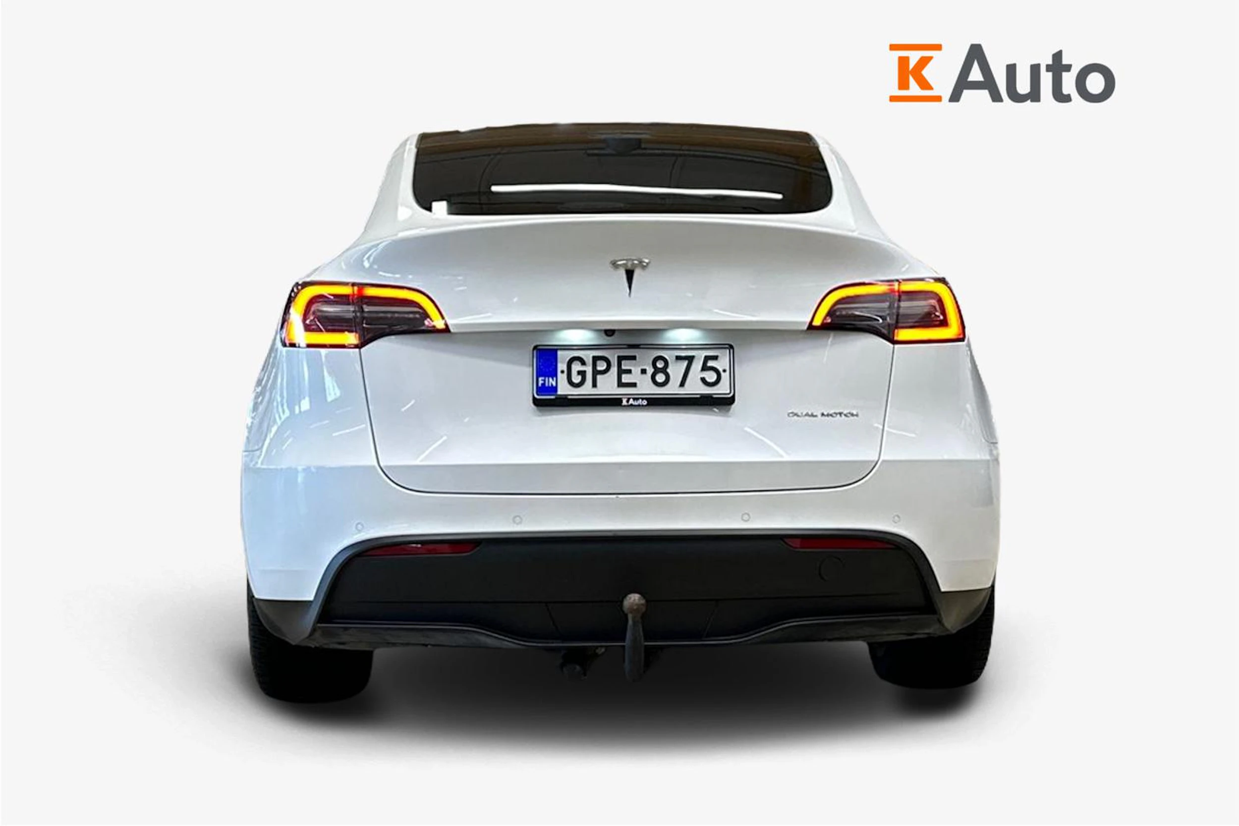 valkoinen Tesla Model Y 2021 kuva 3.