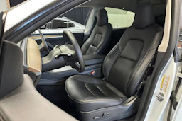 valkoinen Tesla Model Y 2021 kuva 10.