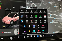 valkoinen Tesla Model Y 2021 kuva 12.