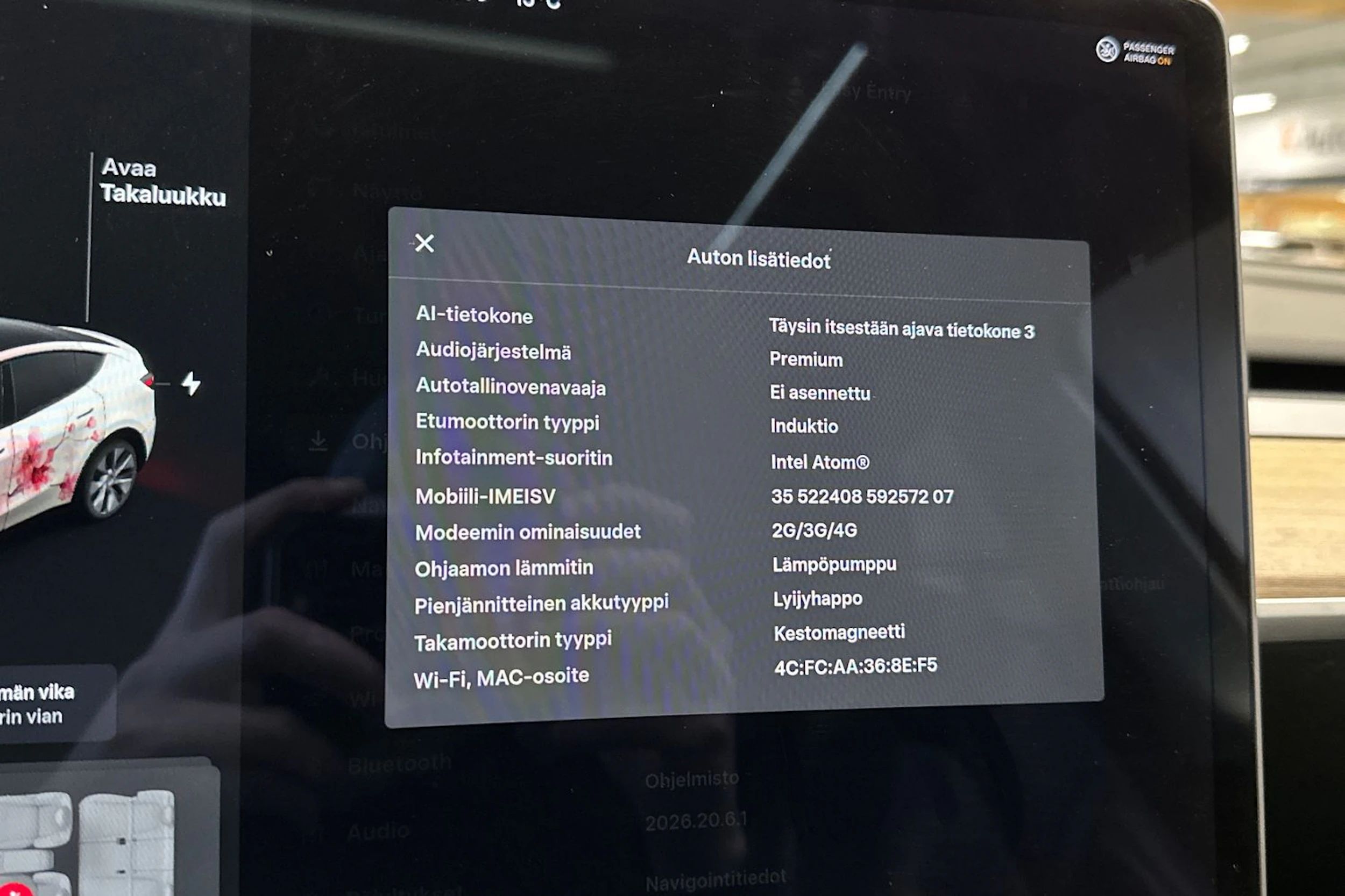 valkoinen Tesla Model Y 2021 kuva 15.