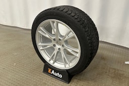 valkoinen Tesla Model Y 2021 kuva 13.