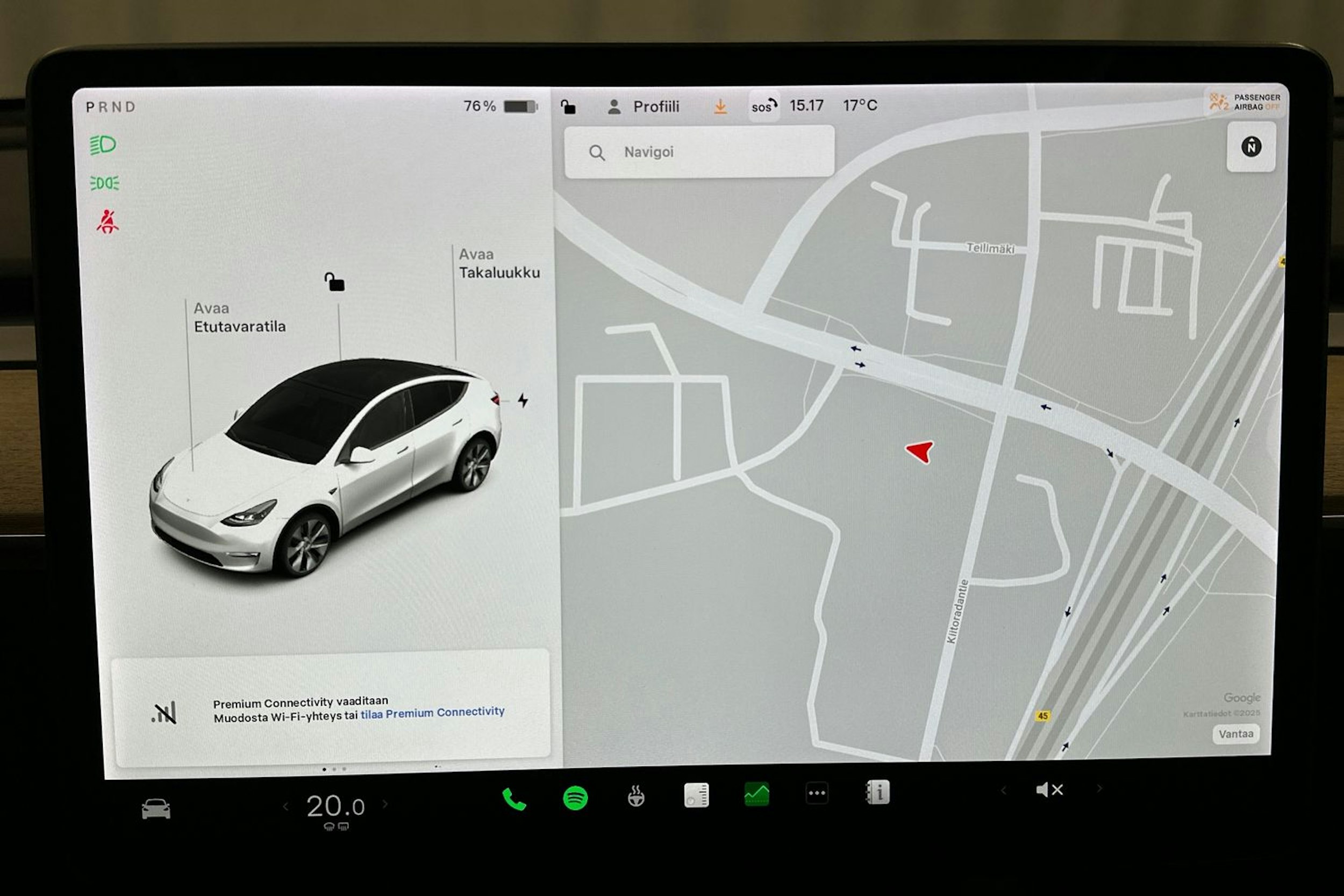 valkoinen Tesla Model Y 2021 kuva 23.