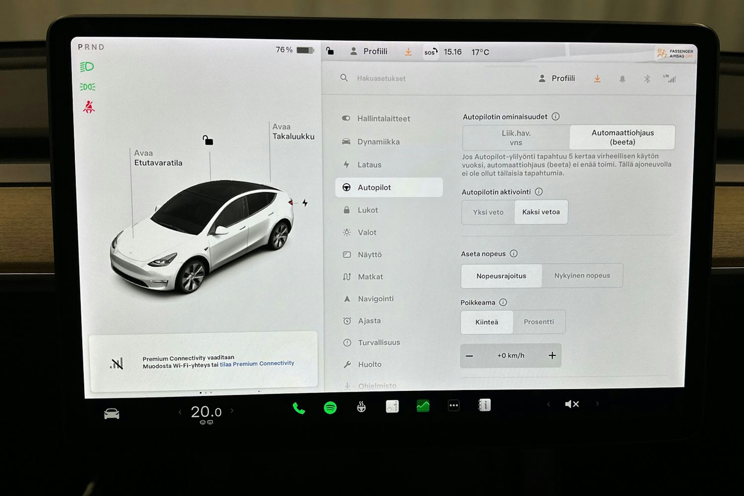 valkoinen Tesla Model Y 2021 kuva 24.