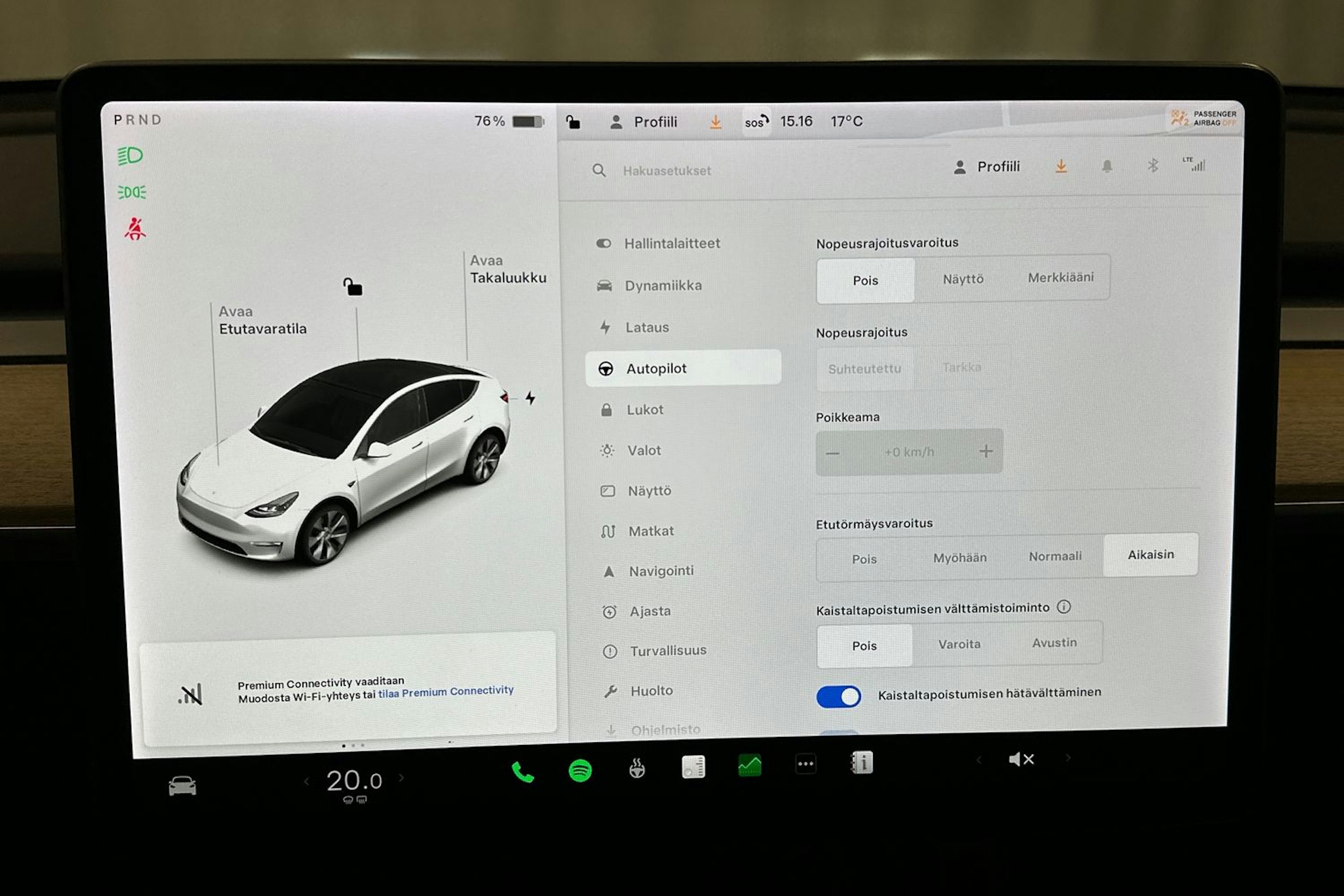 valkoinen Tesla Model Y 2021 kuva 25.