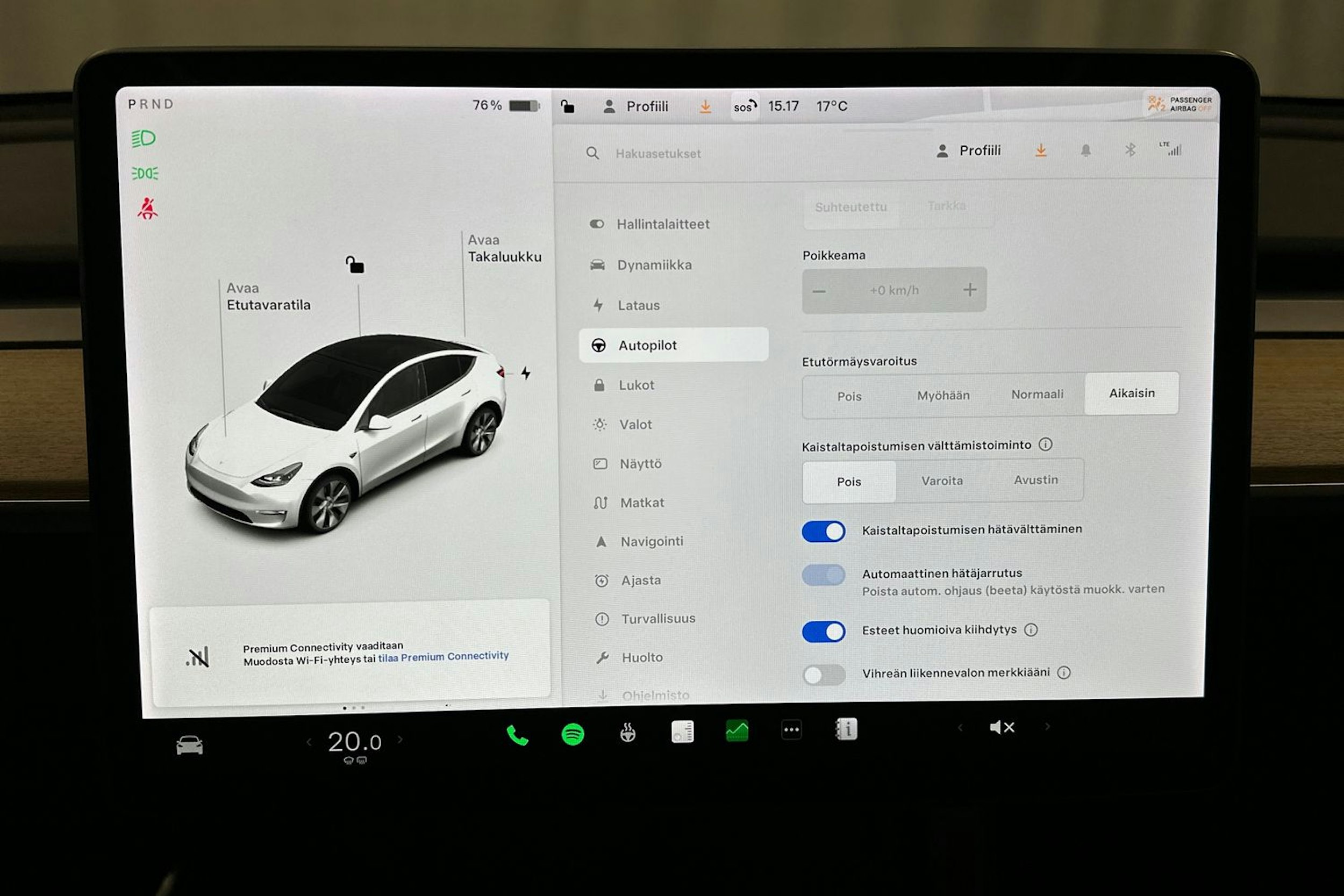 valkoinen Tesla Model Y 2021 kuva 26.