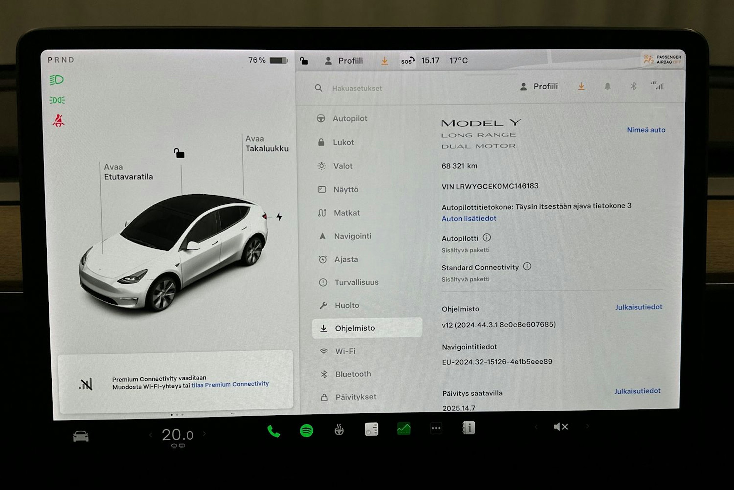 valkoinen Tesla Model Y 2021 kuva 27.