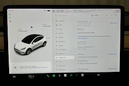 valkoinen Tesla Model Y 2021 kuva 27.
