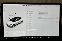 valkoinen Tesla Model Y 2021 kuva 28.