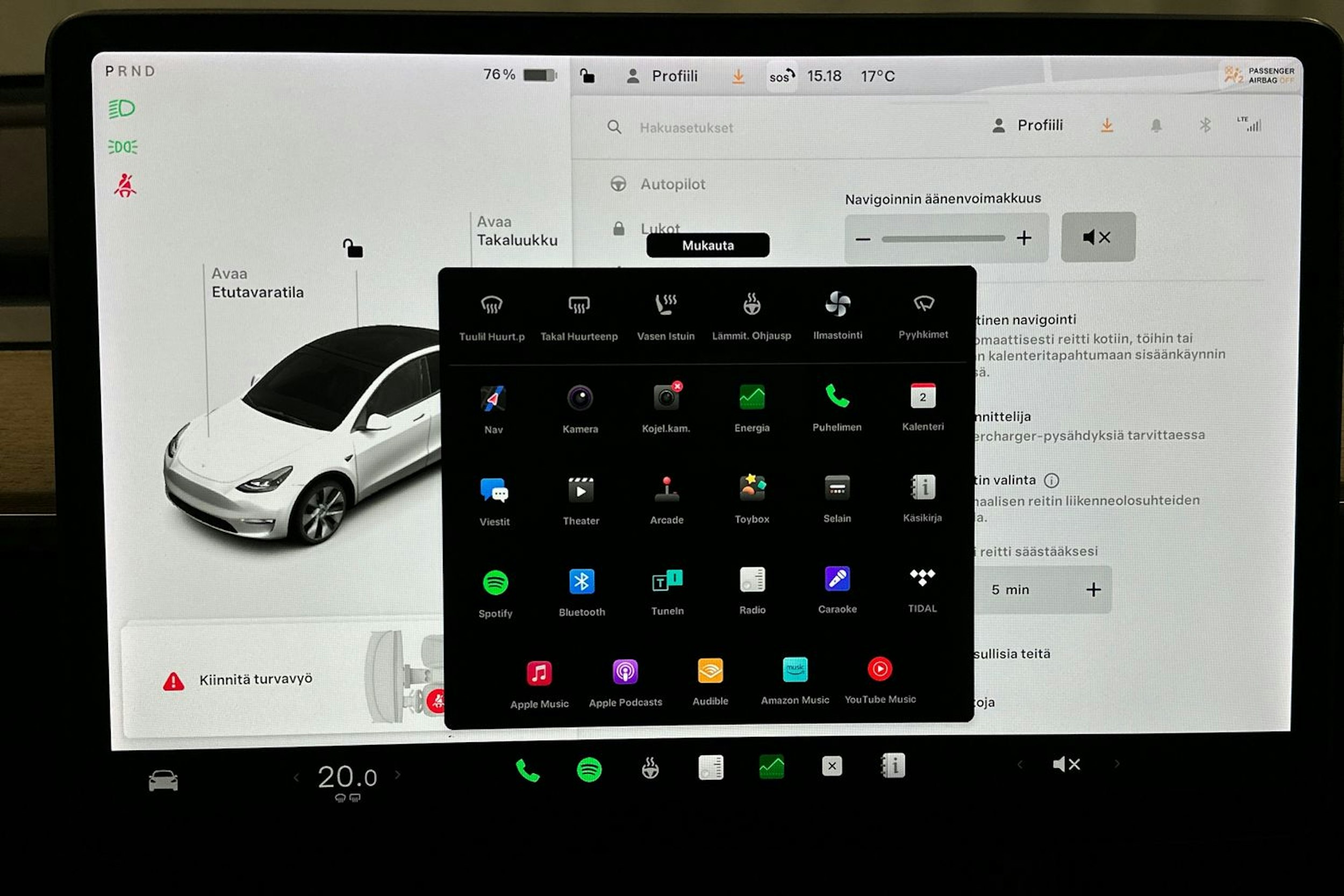 valkoinen Tesla Model Y 2021 kuva 30.