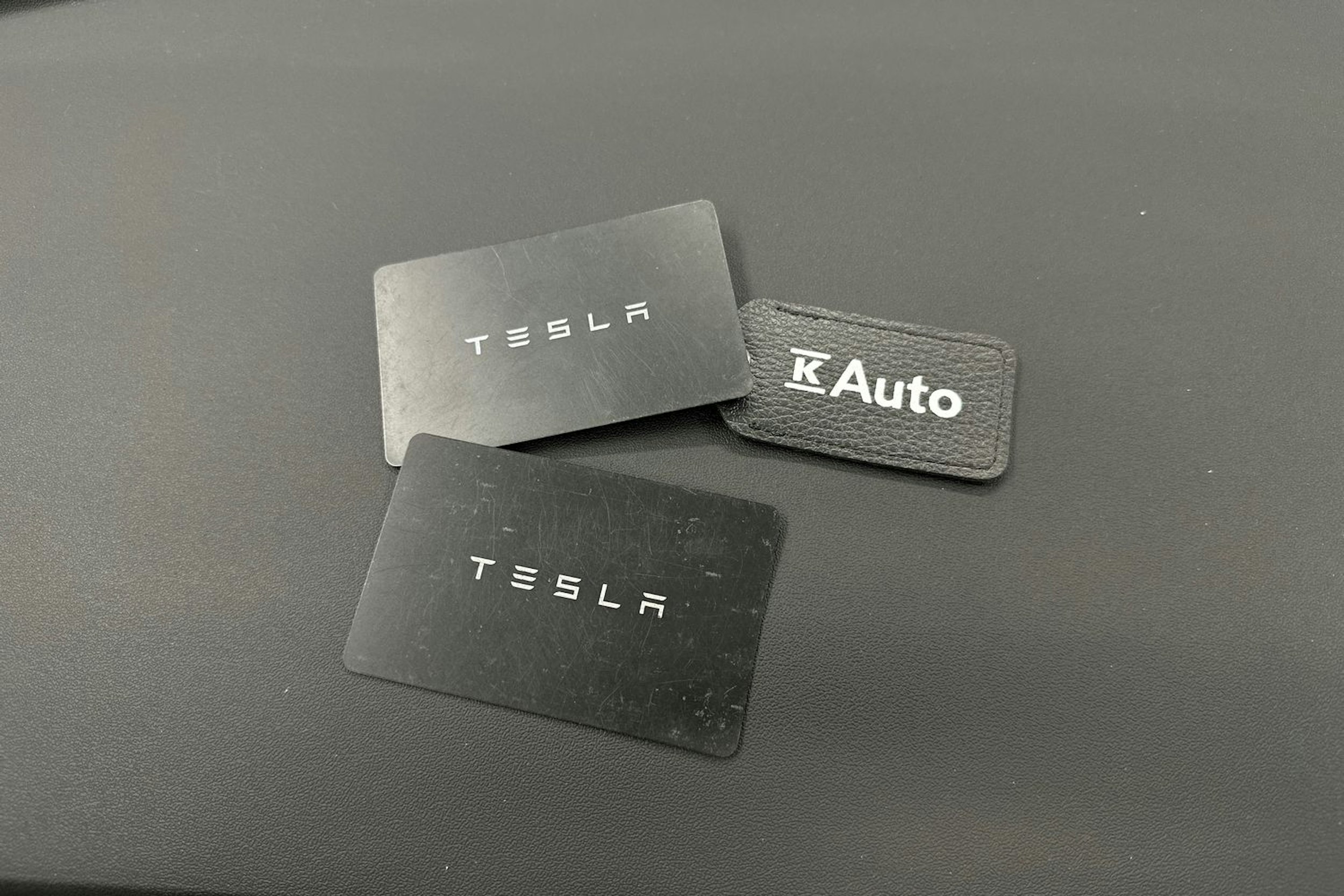 valkoinen Tesla Model Y 2021 kuva 31.