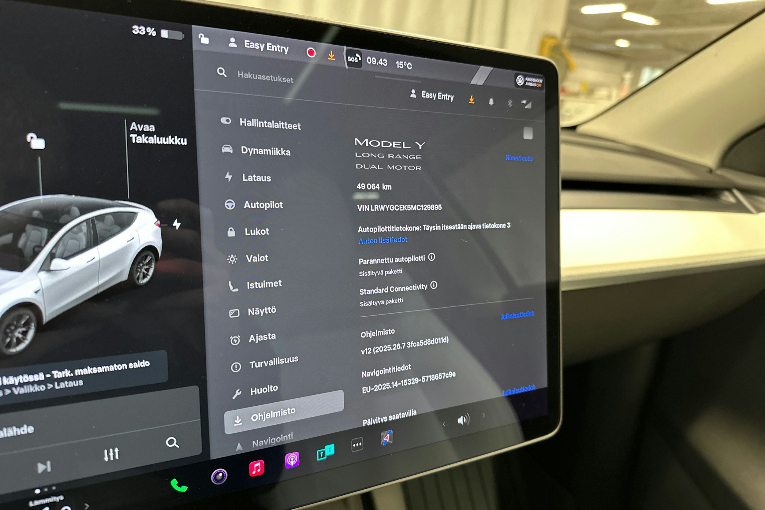 valkoinen Tesla Model Y 2021 kuva 16.