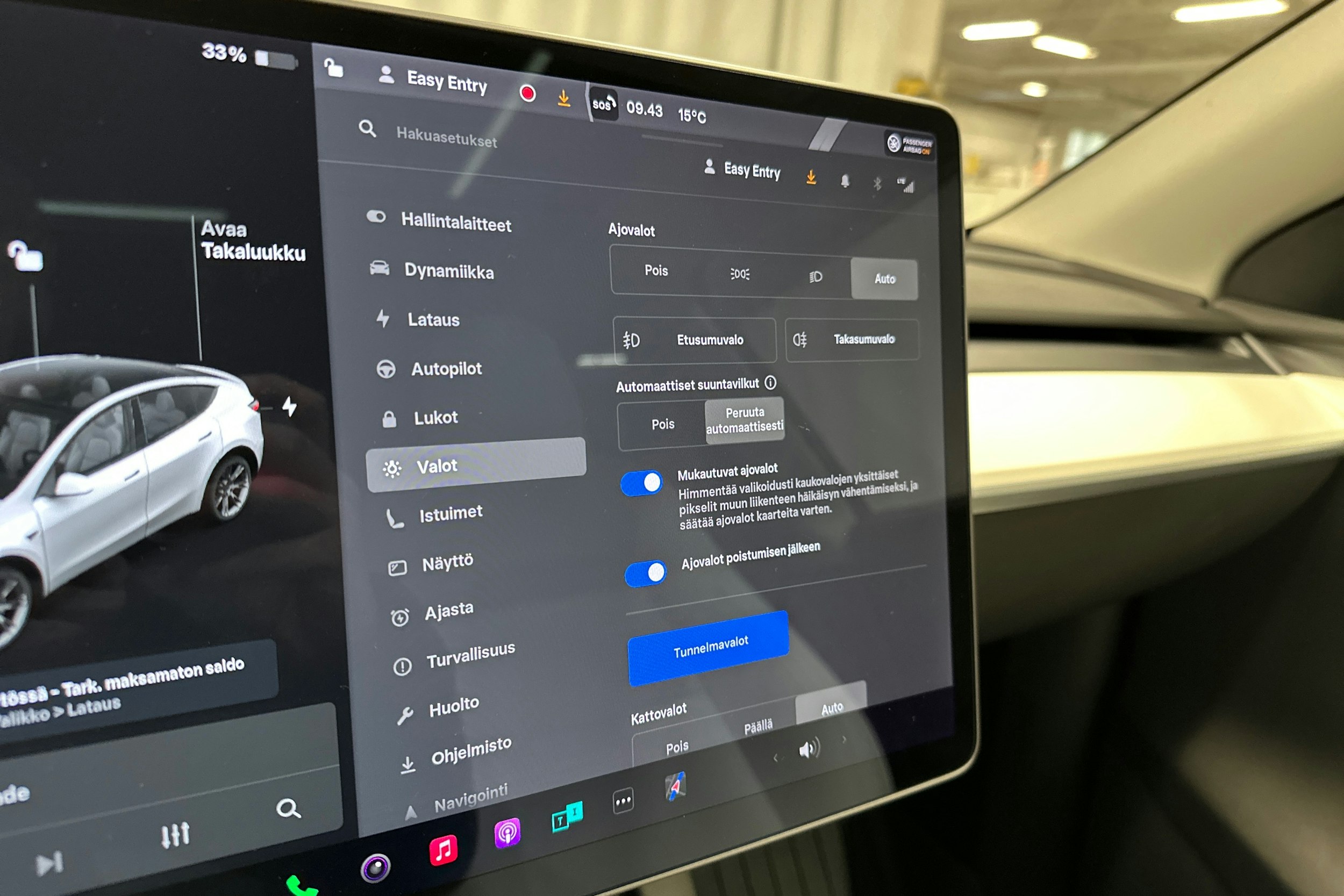 valkoinen Tesla Model Y 2021 kuva 18.