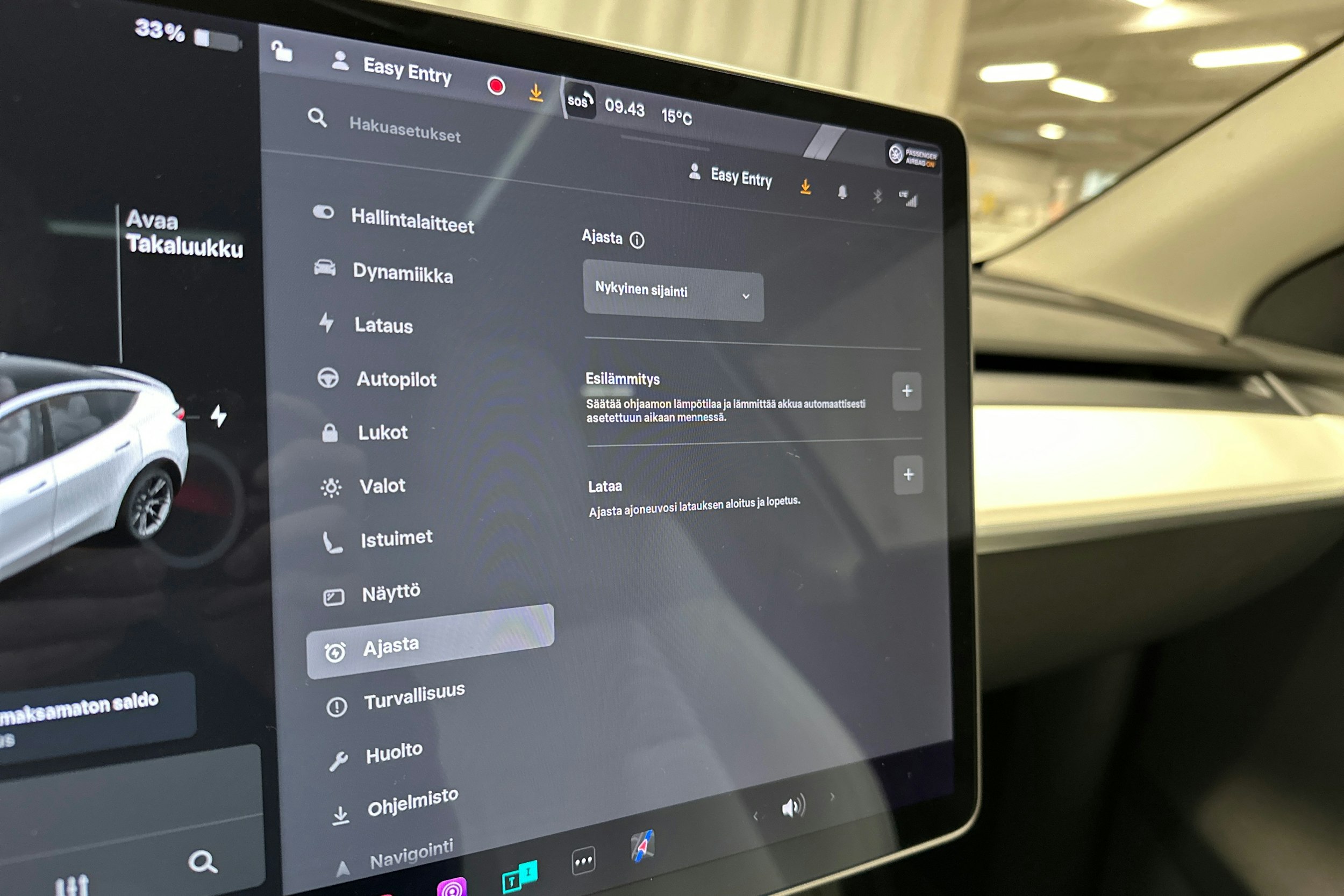 valkoinen Tesla Model Y 2021 kuva 19.