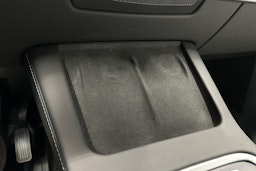 valkoinen Tesla Model Y 2021 kuva 22.