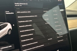 valkoinen Tesla Model Y 2021 kuva 21.