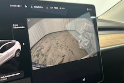 valkoinen Tesla Model Y 2021 kuva 22.