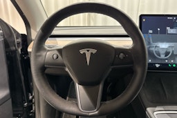 musta Tesla Model Y 2021 kuva 14.