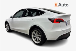 valkoinen Tesla Model Y 2021 kuva 2.