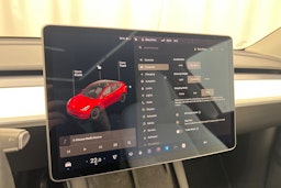 punainen Tesla Model Y 2021 kuva 19.