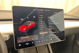 punainen Tesla Model Y 2021 kuva 23.