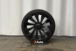 musta Tesla Model Y 2022 kuva 5.