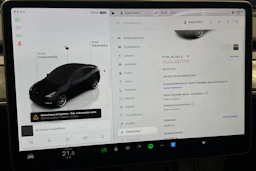 musta Tesla Model Y 2022 kuva 6.