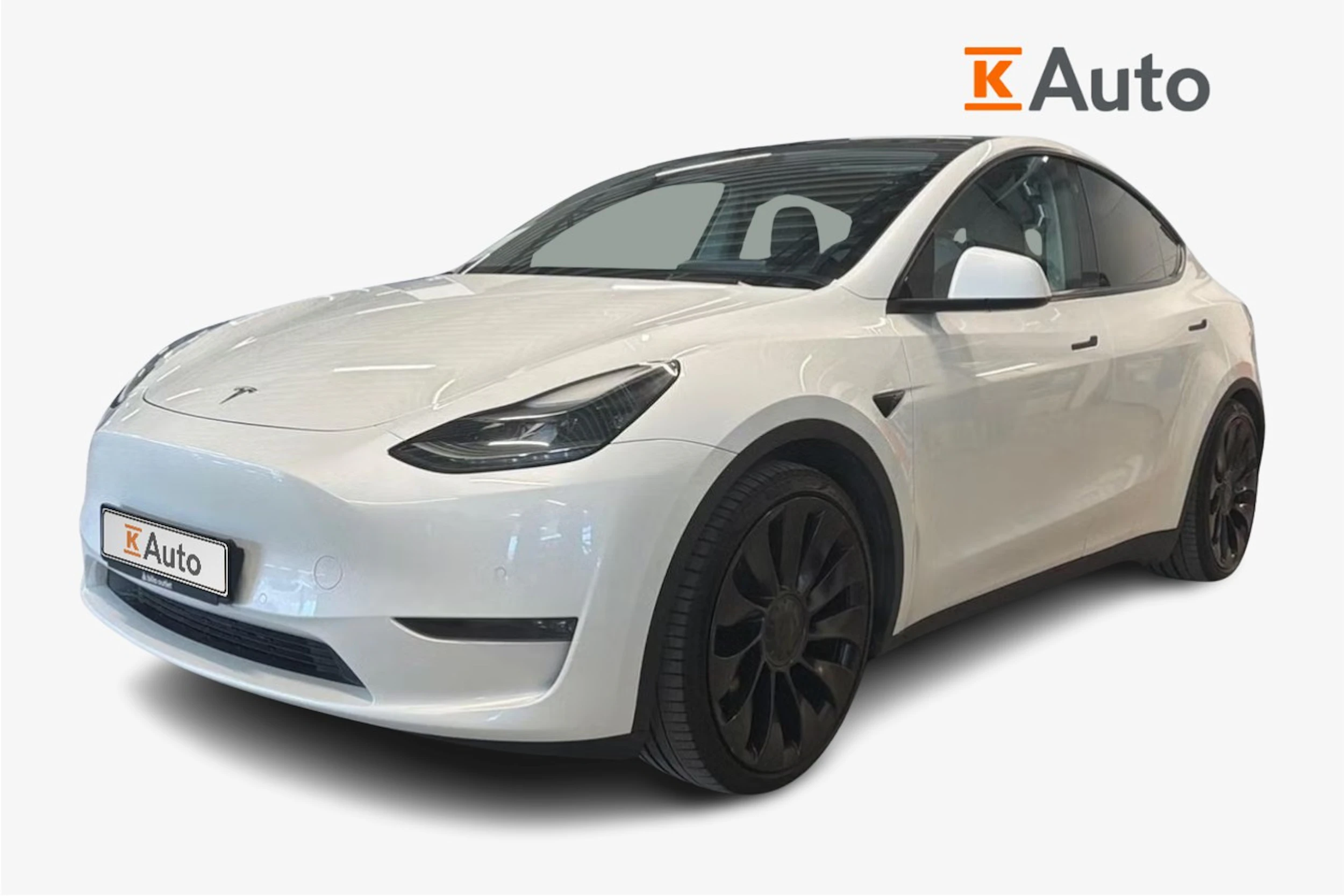 valkoinen Tesla Model Y 2022 kuva 1.