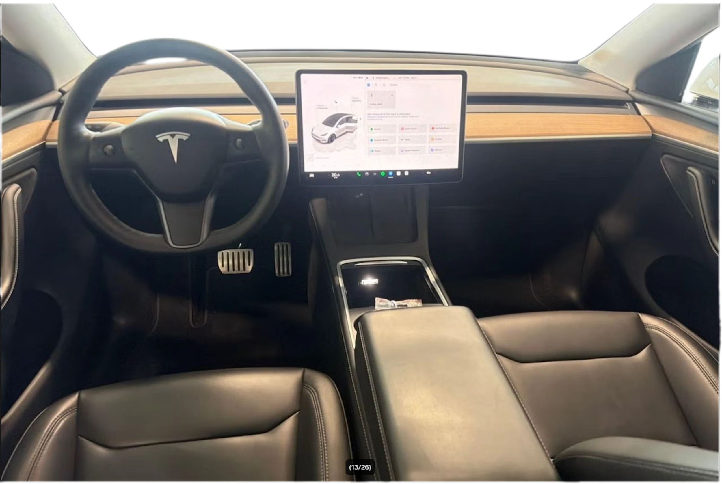 valkoinen Tesla Model Y 2022 kuva 4.