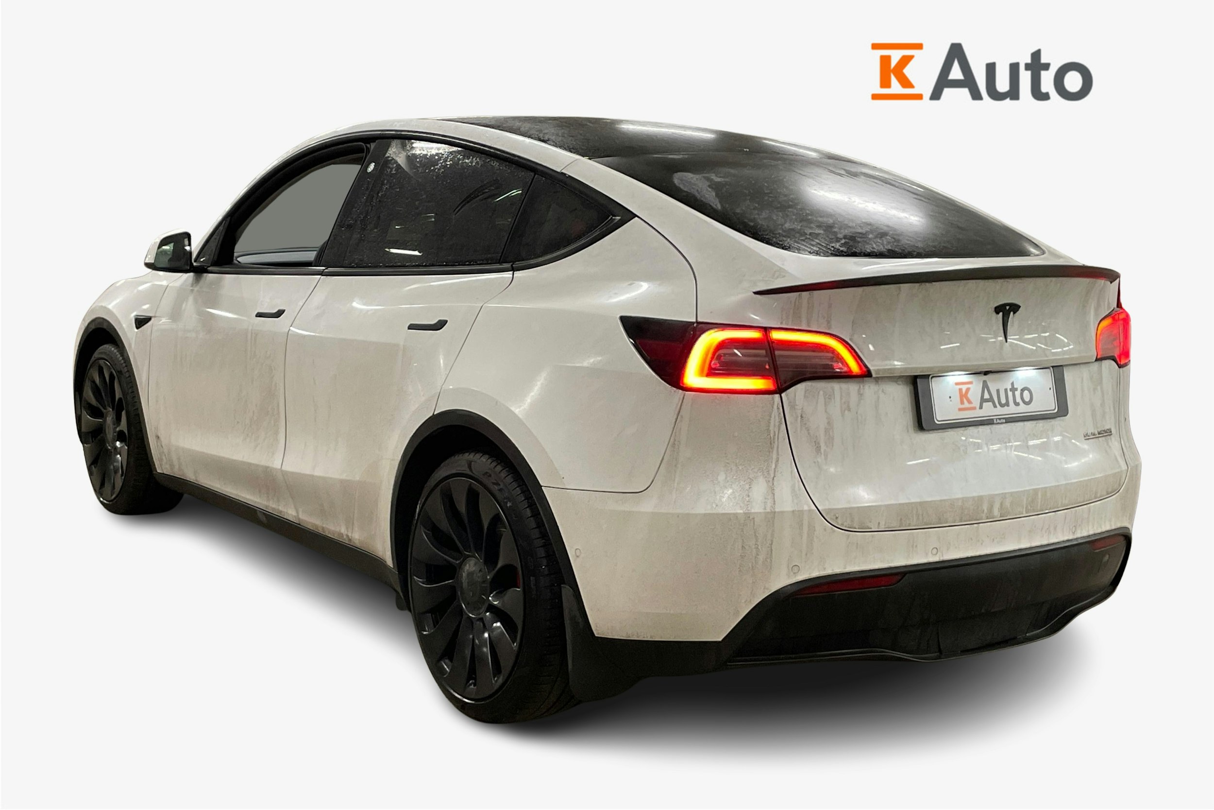valkoinen Tesla Model Y 2022 kuva 2.