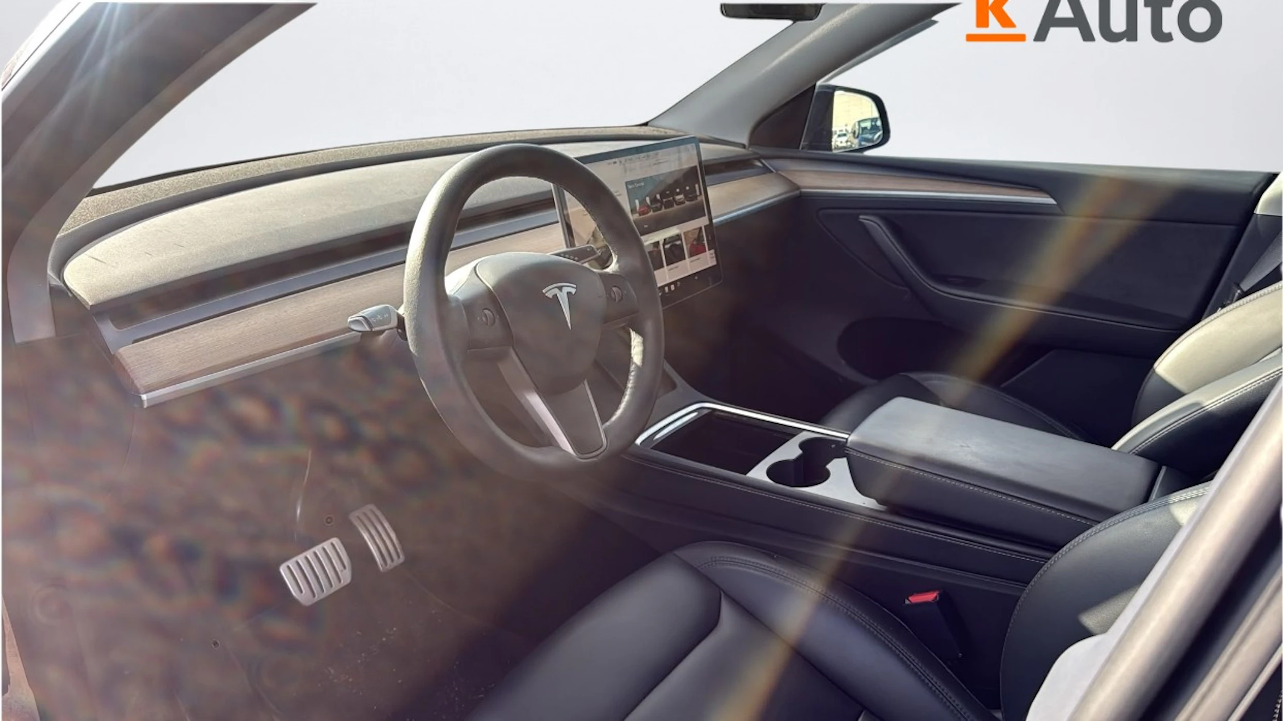 musta Tesla Model Y 2022 kuva 4.