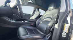 musta Tesla Model Y 2022 kuva 5.