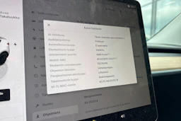 valkoinen Tesla Model Y 2022 kuva 6.