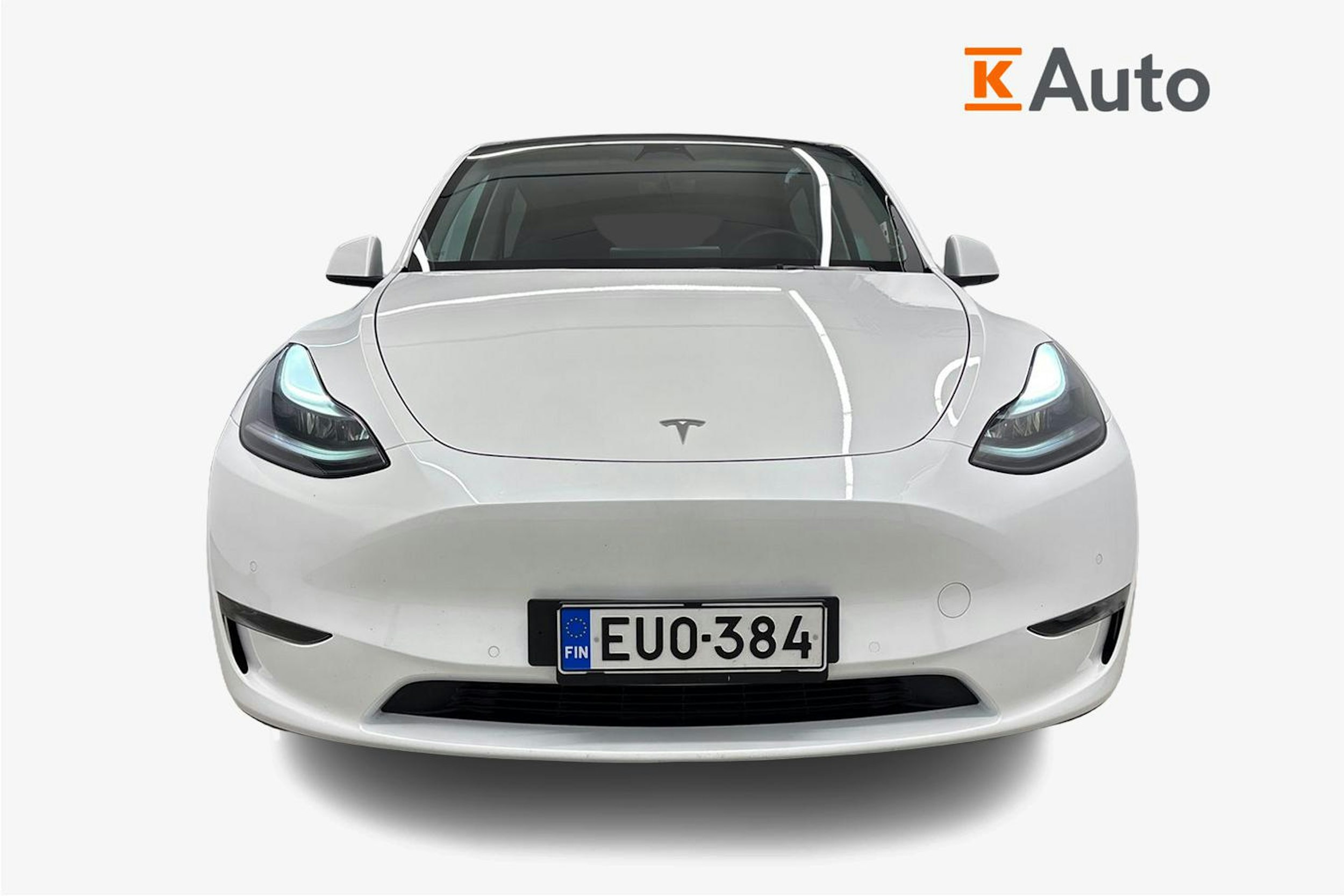 Valkoinen Tesla Model Y 2022 kuva 5.