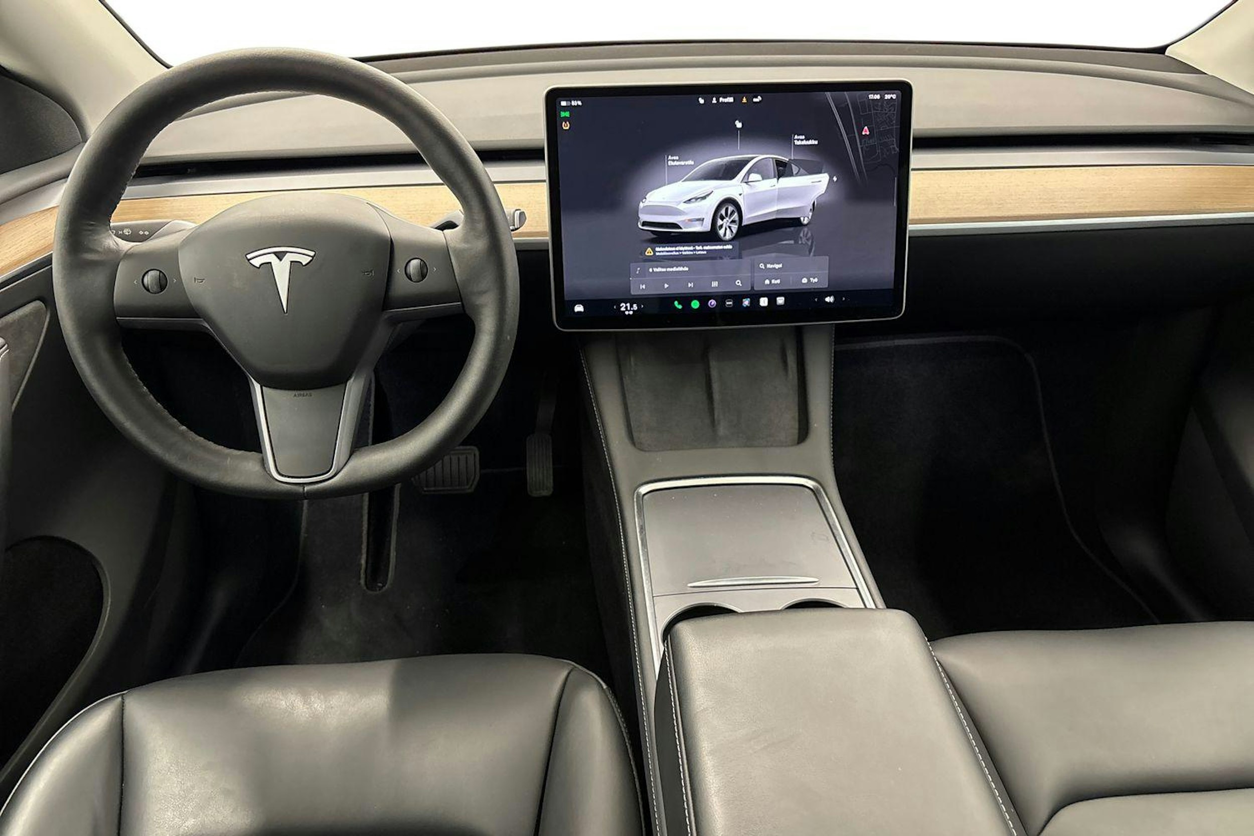 Valkoinen Tesla Model Y 2022 kuva 9.