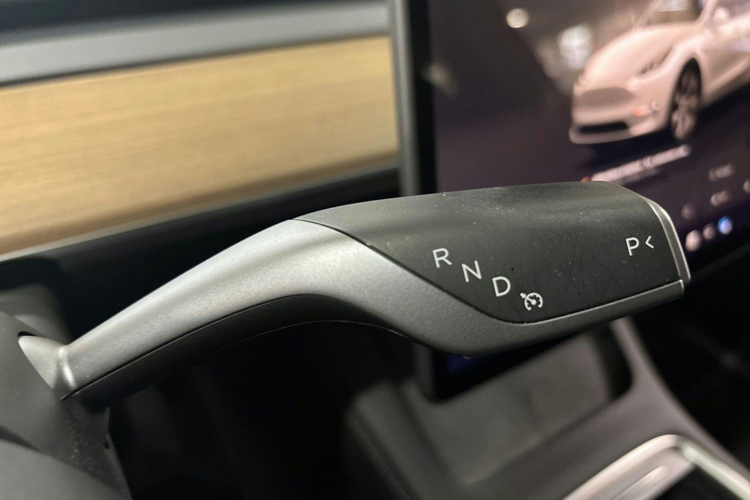 Valkoinen Tesla Model Y 2022 kuva 16.