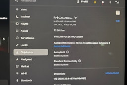 Valkoinen Tesla Model Y 2022 kuva 17.